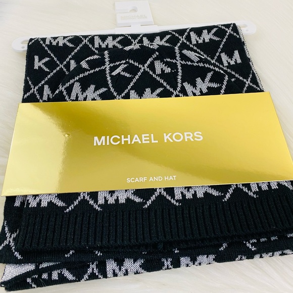 Michael Kors Women’s Hat & Scarf Set Black - Picture 3 of 8